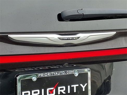 Used 2025 Chrysler Pacifica Select image 31