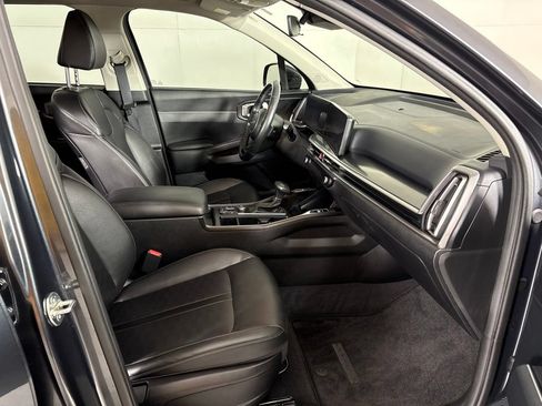 Used 2024 Kia Sorento S FWD image 16