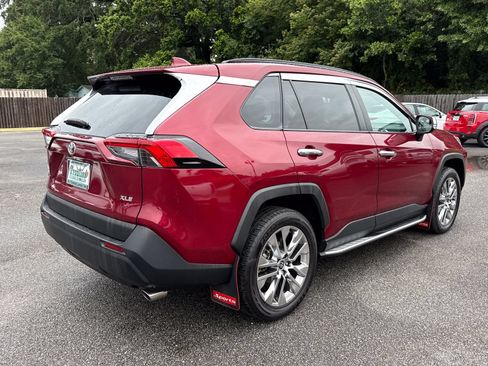 Used 2021 Toyota RAV4 XLE Premium FWD image 5