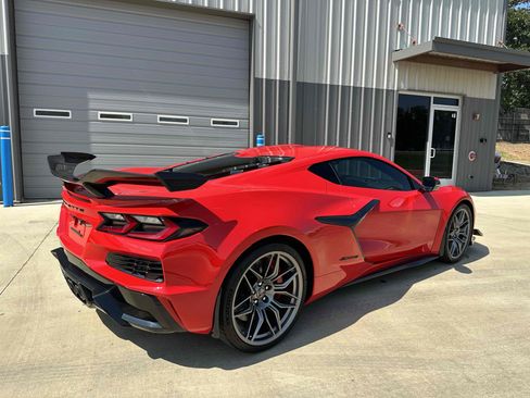 Used 2025 Chevrolet Corvette Z06 w/ Z07 Performance Package RWD image 7