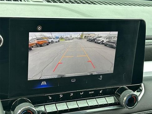 Certified 2024 Chevrolet Colorado LT w/ LT Convenience Package II AWD/4WD image 15