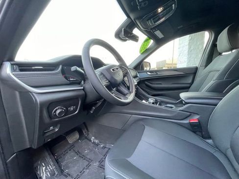 Used 2025 Jeep Grand Cherokee L Laredo AWD/4WD image 11