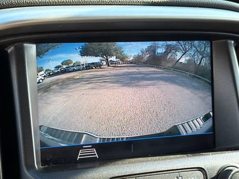 Used 2022 Chevrolet Colorado LT w/ Fleet Safety Package image 18