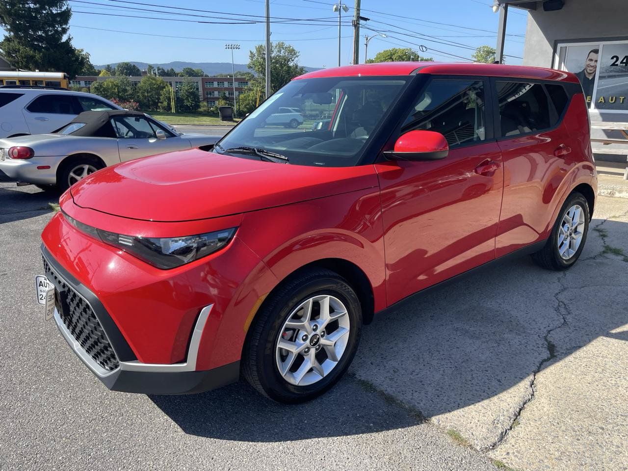 Used 2025 Kia Soul LX w/ LX Technology Package FWD image 8