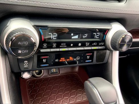 Used 2023 Toyota RAV4 Limited image 32