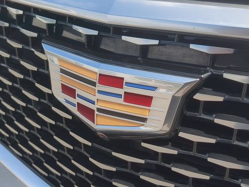 Used 2022 Cadillac XT6 Premium Luxury w/ Technology Package FWD image 32