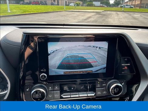 Used 2023 Toyota Highlander XLE FWD image 14