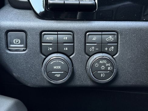 New 2026 Chevrolet Silverado 2500 ZR2 w/ LPO, Dark Essentials Package AWD/4WD image 27
