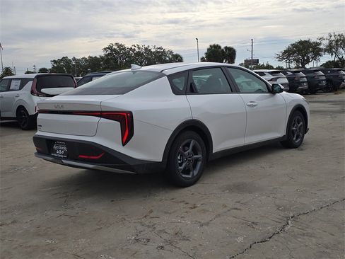 New 2025 Kia K4 LXS image 8