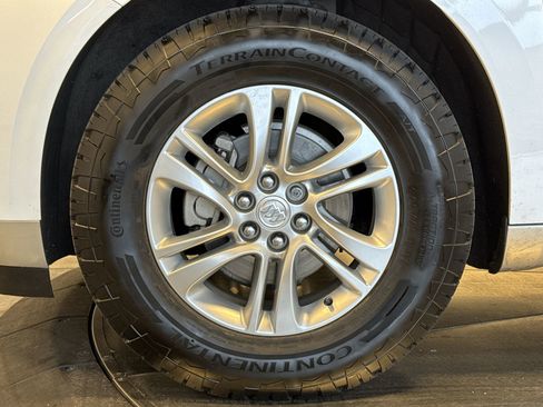 Used 2018 Buick Enclave Essence image 10