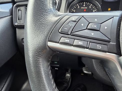 Used 2017 Nissan Rogue SV FWD image 14
