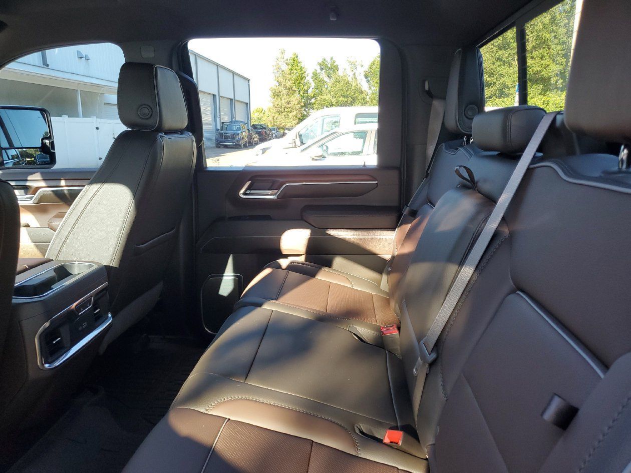 Used 2024 GMC Sierra 2500 Denali w/ Technology Package AWD/4WD image 11