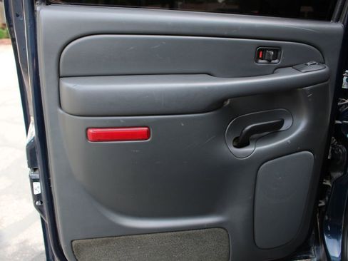 Used 2005 GMC Sierra 2500 SLE w/ Heavy-Duty Power Package AWD/4WD image 12