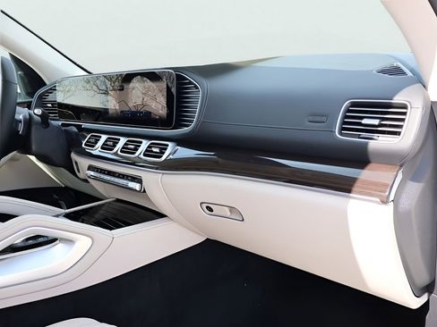New 2026 Mercedes-Benz GLS 450 4MATIC image 11