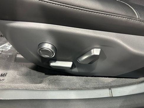 Used 2025 Lucid Air Touring AWD/4WD image 12