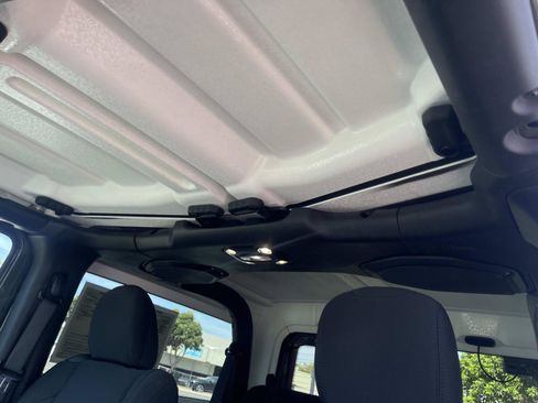 Used 2022 Jeep Wrangler Sport AWD/4WD image 19