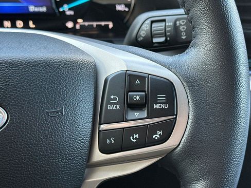 Used 2023 Ford Explorer XLT image 28