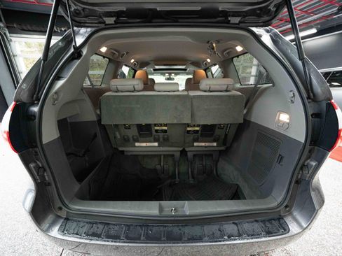 Used 2017 Toyota Sienna XLE Premium image 29