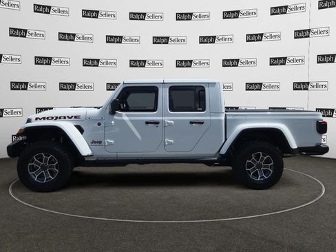Used 2026 Jeep Gladiator Mojave AWD/4WD image 3