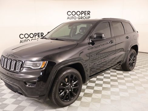 Used 2020 Jeep Grand Cherokee Altitude AWD/4WD image 11