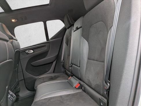 Used 2021 Volvo XC40 T5 R-Design w/ Climate Package image 20