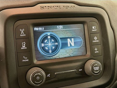 Used 2017 Jeep Renegade Altitude FWD image 22