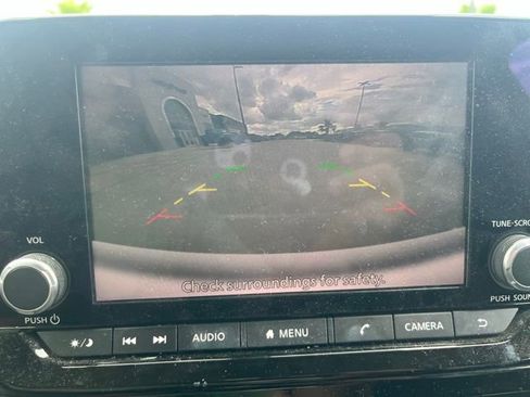 Used 2022 Nissan Pathfinder S image 11