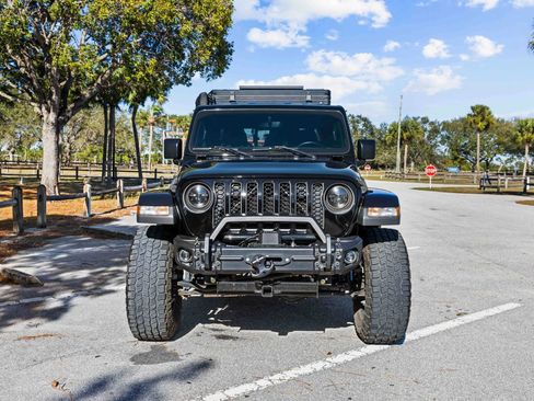 Used 2020 Jeep Gladiator Sport AWD/4WD image 2