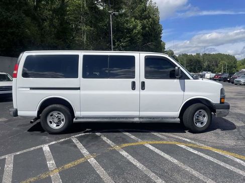Used 2016 Chevrolet Express 2500 LT w/ LT Preferred Equipment Group RWD image 2