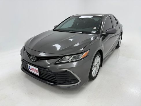 Used 2023 Toyota Camry LE image 4