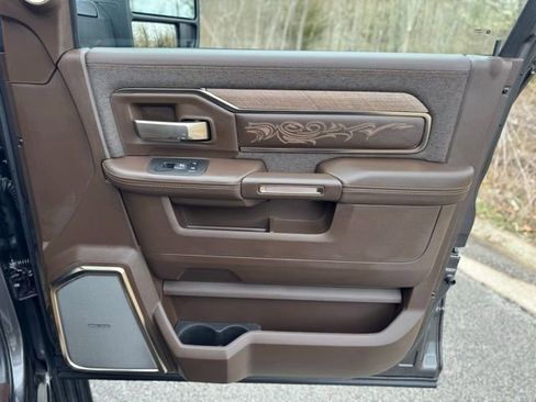 Used 2025 RAM 2500 Limited AWD/4WD image 18