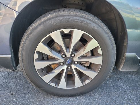 Used 2017 Subaru Outback 2.5i Limited AWD/4WD image 9
