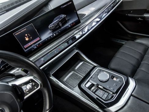 Used 2024 BMW 740i image 31