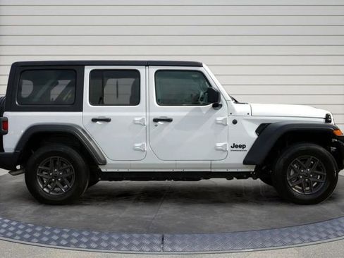 Used 2025 Jeep Wrangler Unlimited Sport AWD/4WD image 8