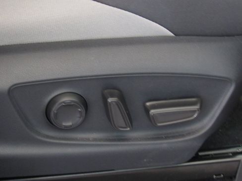 Certified 2025 Toyota Tacoma TRD Off-Road image 25