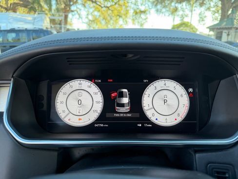 Used 2021 Land Rover Range Rover SV Autobiography Dynamic image 21