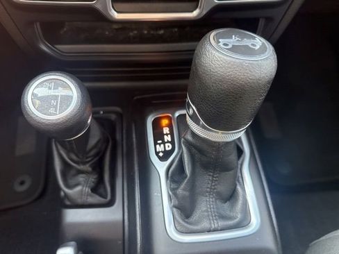 Used 2018 Jeep Wrangler Unlimited Sport AWD/4WD image 24