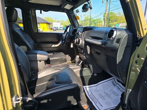 Used 2013 Jeep Wrangler Unlimited Sahara w/ Connectivity Group AWD/4WD image 11
