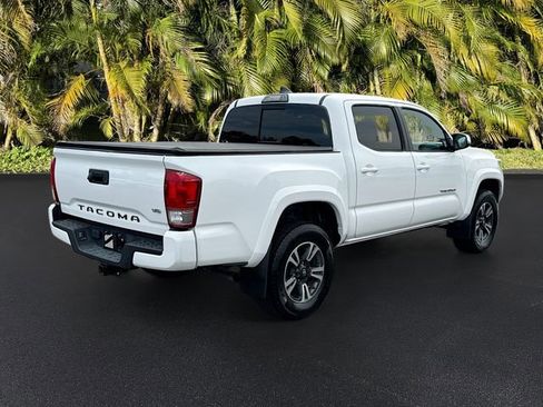 Used 2017 Toyota Tacoma TRD Sport w/ Tow Package RWD image 5