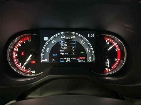 Used 2025 Toyota RAV4 XLE AWD/4WD image 21