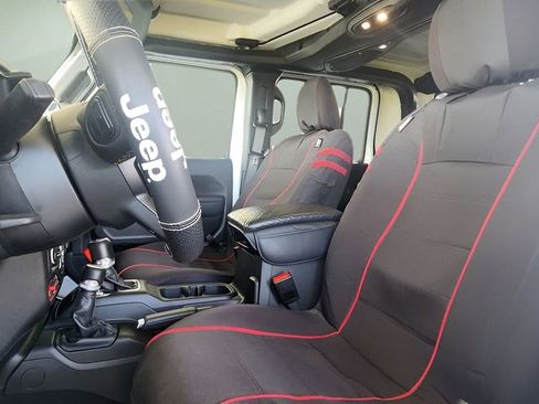 Used 2024 Jeep Gladiator Sport image 15