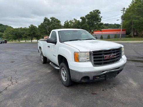 Used 2010 GMC Sierra 2500 W/T AWD/4WD image 3