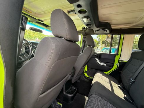 Used 2012 Jeep Wrangler Unlimited Sahara w/ Connectivity Group AWD/4WD image 30