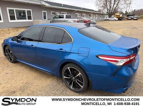 Used 2020 Toyota Camry XSE image 5