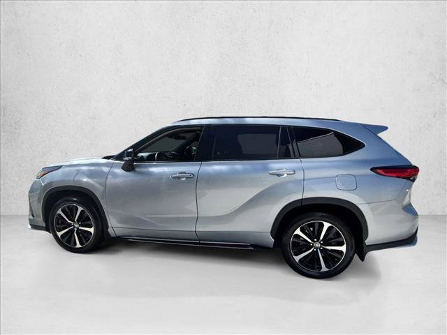 Used 2022 Toyota Highlander XSE FWD image 9