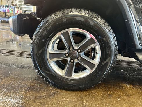 Used 2021 Jeep Wrangler Unlimited Sahara w/ Uconnect 4C Nav & Sound Group AWD/4WD image 34