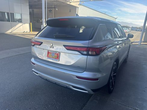 Used 2024 Mitsubishi Outlander SE image 13