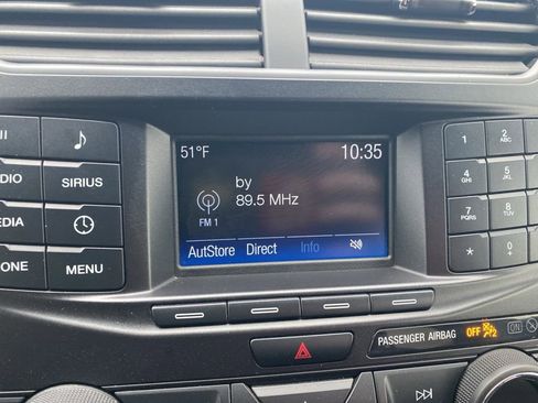 Used 2019 Ford Explorer XLT image 23