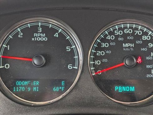 Used 2013 Chevrolet Suburban LT RWD image 11