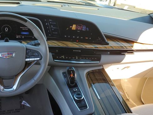 Certified 2022 Cadillac Escalade ESV Premium Luxury Platinum w/ Heavy-Duty Trailer Package image 16